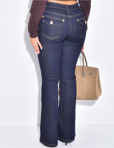 Jeans flare taille basse à poches boutons strass à l'arrière