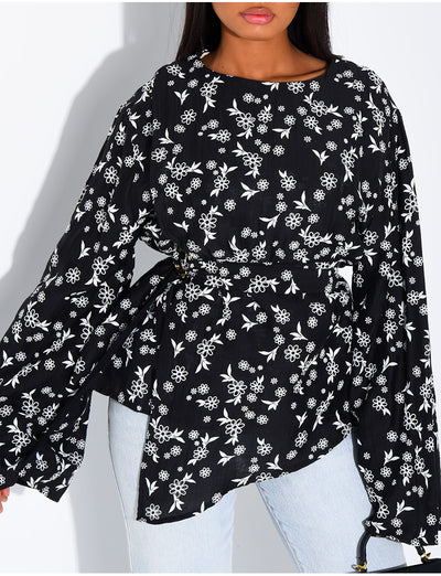 Top ajouré à fleurs avec ceinture assortie