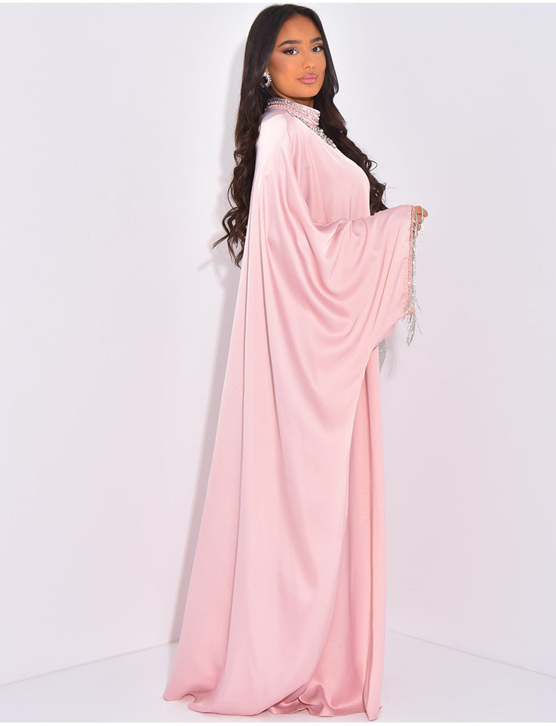 Abaya premium en satin à strass et cristaux au col