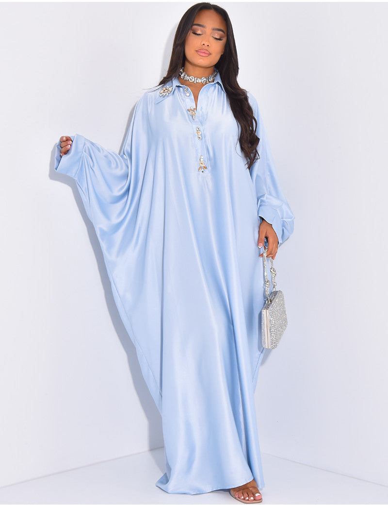 Abaya premium en satin col chemise à cristaux cousus à la main
