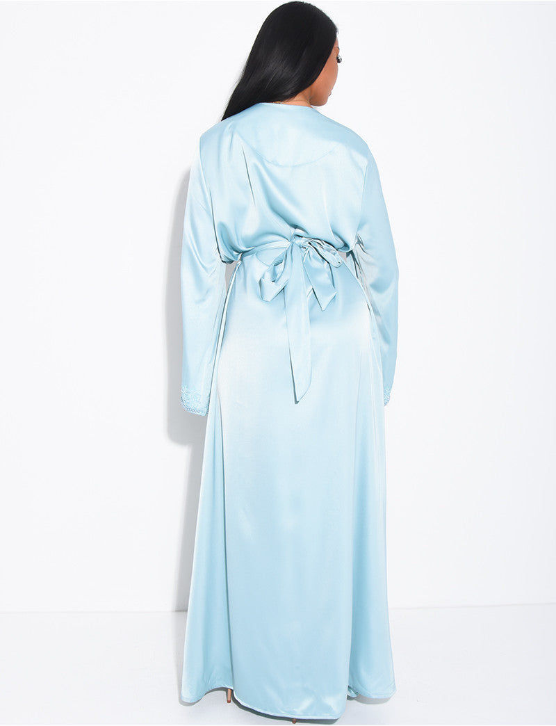 Abaya premium à bordures perlées et ceinture assortie