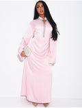 Abaya premium en satin à cristaux brodés à la main & ceinture à la taille