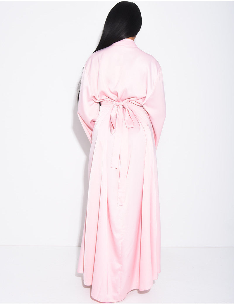 Abaya premium en satin à cristaux brodés à la main & ceinture à la taille