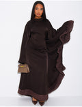 Abaya en satin à empiècements volants sur le côté