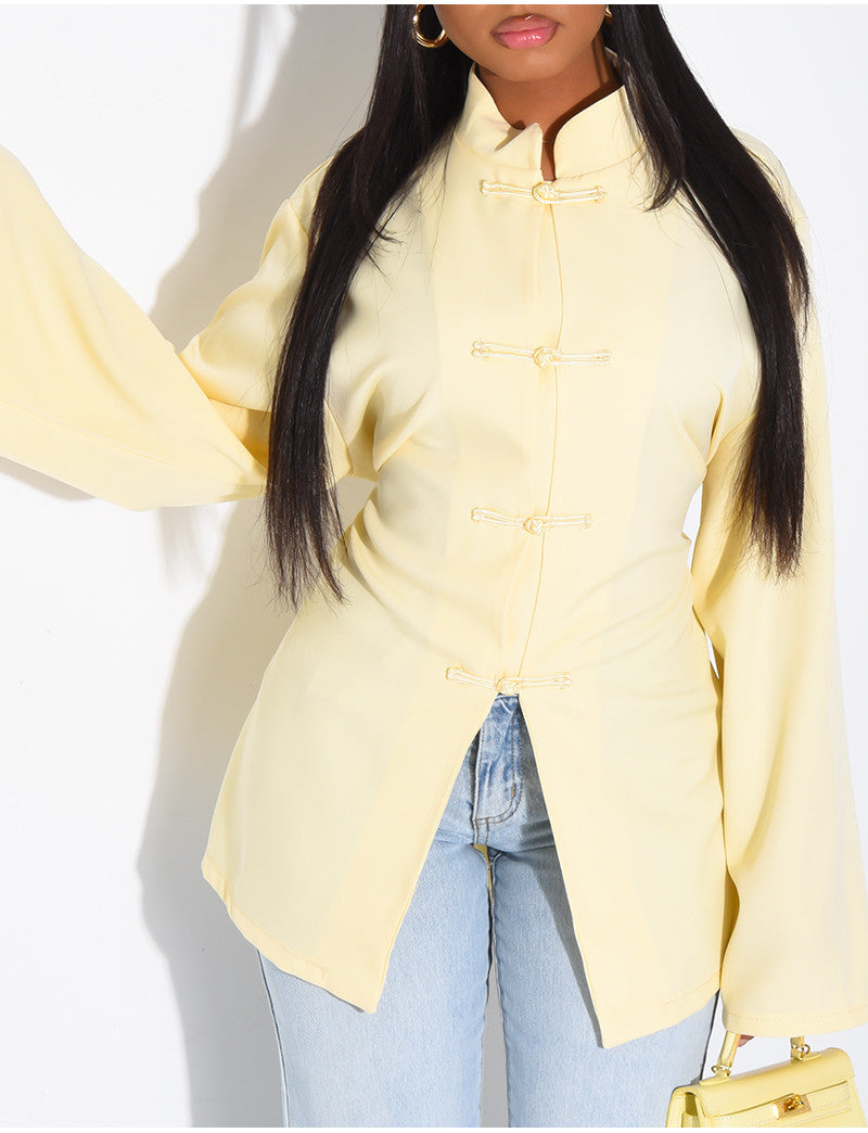 Blouse col montant à attaches qui se noue dans le dos