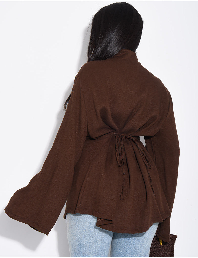 Blouse col montant à attaches qui se noue dans le dos