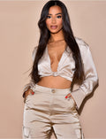 Chemise courte en satin nouée