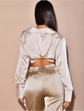 Chemise courte en satin nouée