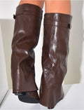 Bottes en similicuir à talons carré et rabat