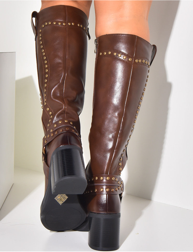 Bottes à talons style western cloutées