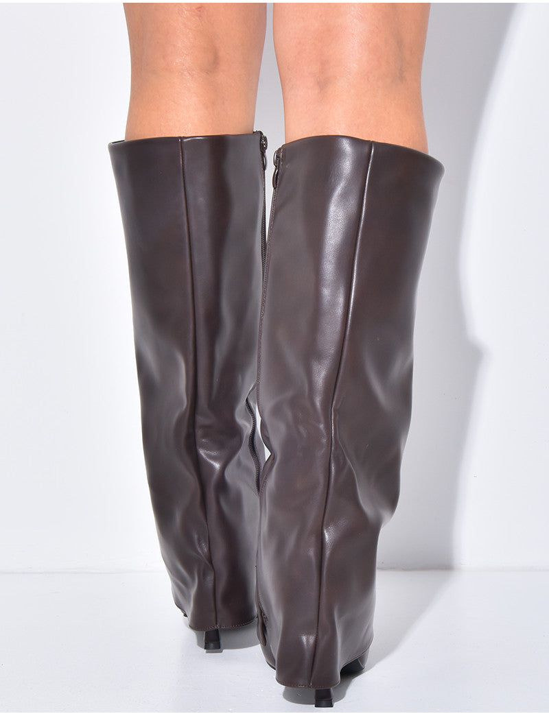 Bottes en similicuir à talons aiguille et rabat