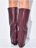 Bottes en similicuir à talons aiguille et rabat