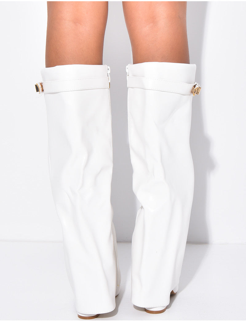 Bottes en similicuir à talons carré et rabat