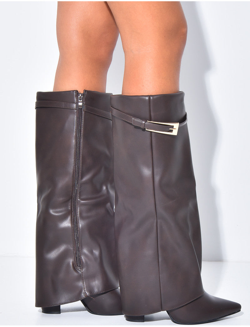 Bottes en similicuir à talons carrés et rabat ceinturé à boucle dorée