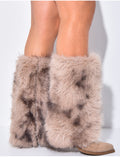 Bottes en suédine style santiag à talons carré et rabat en fausse fourrure
