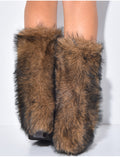 Bottes en suédine style santiag à talons carré et rabat en fausse fourrure