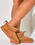 Bottines en suédine fourrées à petit lacet