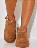 Bottines compensées fourrées en suédine brodées