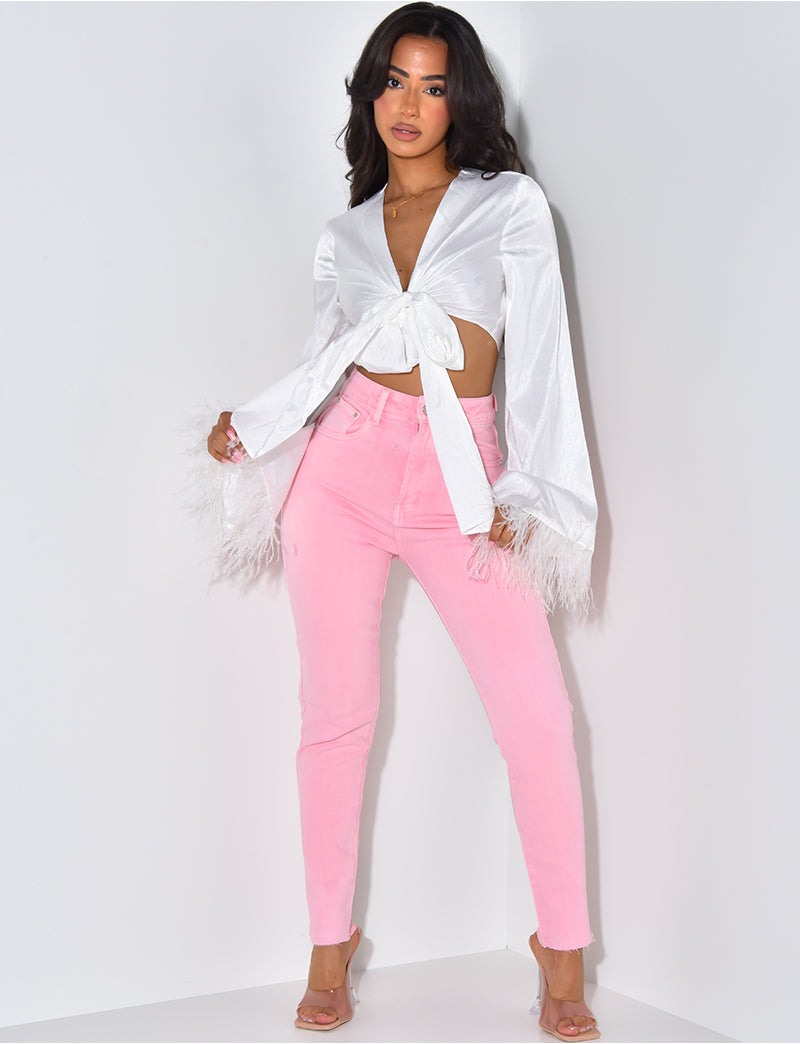 Crop top à nouer avec plumes sur les manches