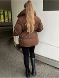 Doudoune mi-longue matelassée avec ceinture à nouer
