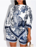 Ensemble top et short en satin à motif style foulard