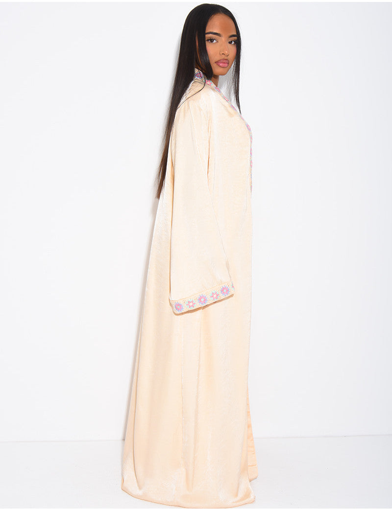 Ensemble en satin premium robe et kimono à bordures brodées