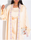 Ensemble en satin premium robe et kimono à bordures brodées
