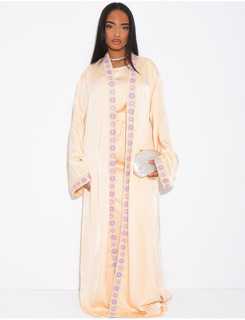 Ensemble en satin premium robe et kimono à bordures brodées