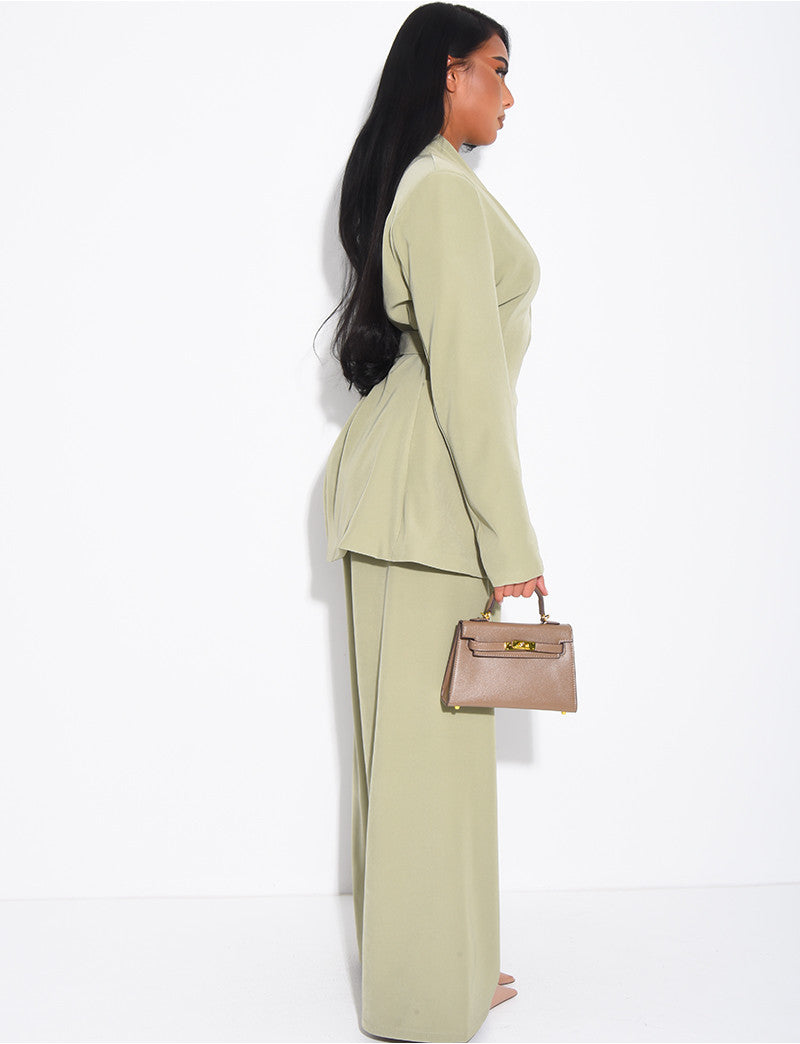 Ensemble blazer col montant ajusté dans le dos et pantalon coupe droite