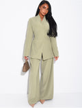 Ensemble blazer col montant ajusté dans le dos et pantalon coupe droite