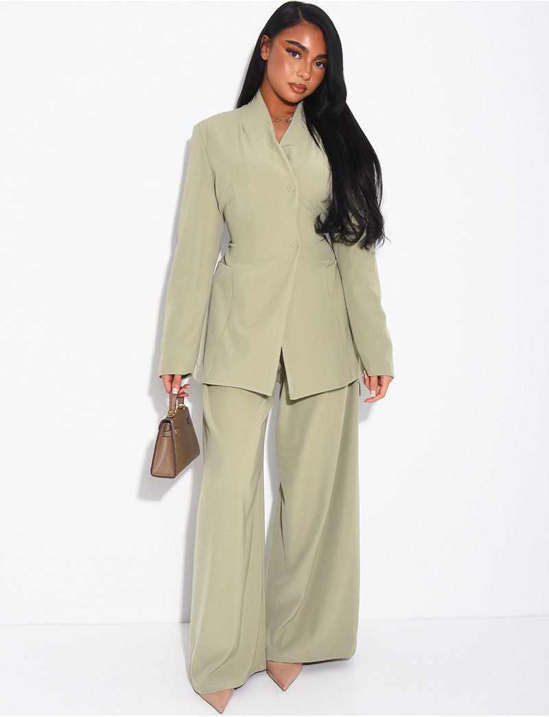 Ensemble blazer col montant ajusté dans le dos et pantalon coupe droite