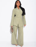 Ensemble blazer col montant ajusté dans le dos et pantalon coupe droite