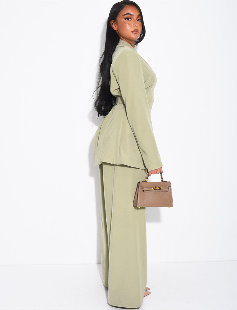 Ensemble blazer col montant ajusté dans le dos et pantalon coupe droite