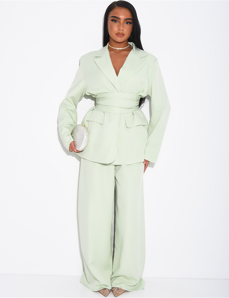 Ensemble de tailleur blazer cintré et pantalon droit