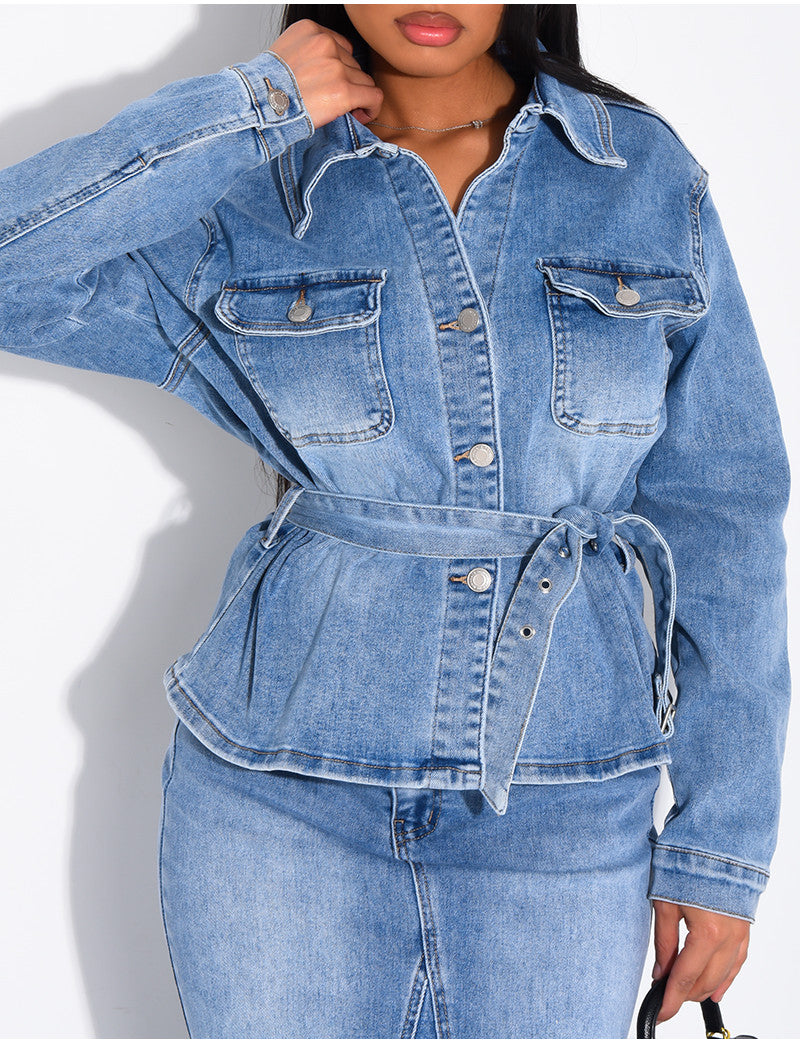 Ensemble en jeans jupe longue et veste à ceinturer