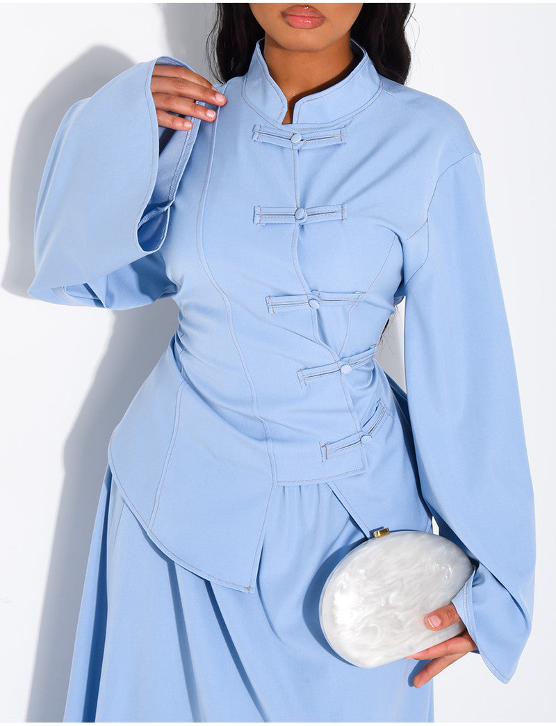 Ensemble effet jeans jupe longue et blouse à boutonnière asymétrique à nouer dans le dos