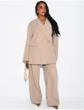 Ensemble premium blazer oversize à fentes et pantalon de tailleur droit