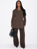 Ensemble premium blazer oversize à fentes et pantalon de tailleur droit