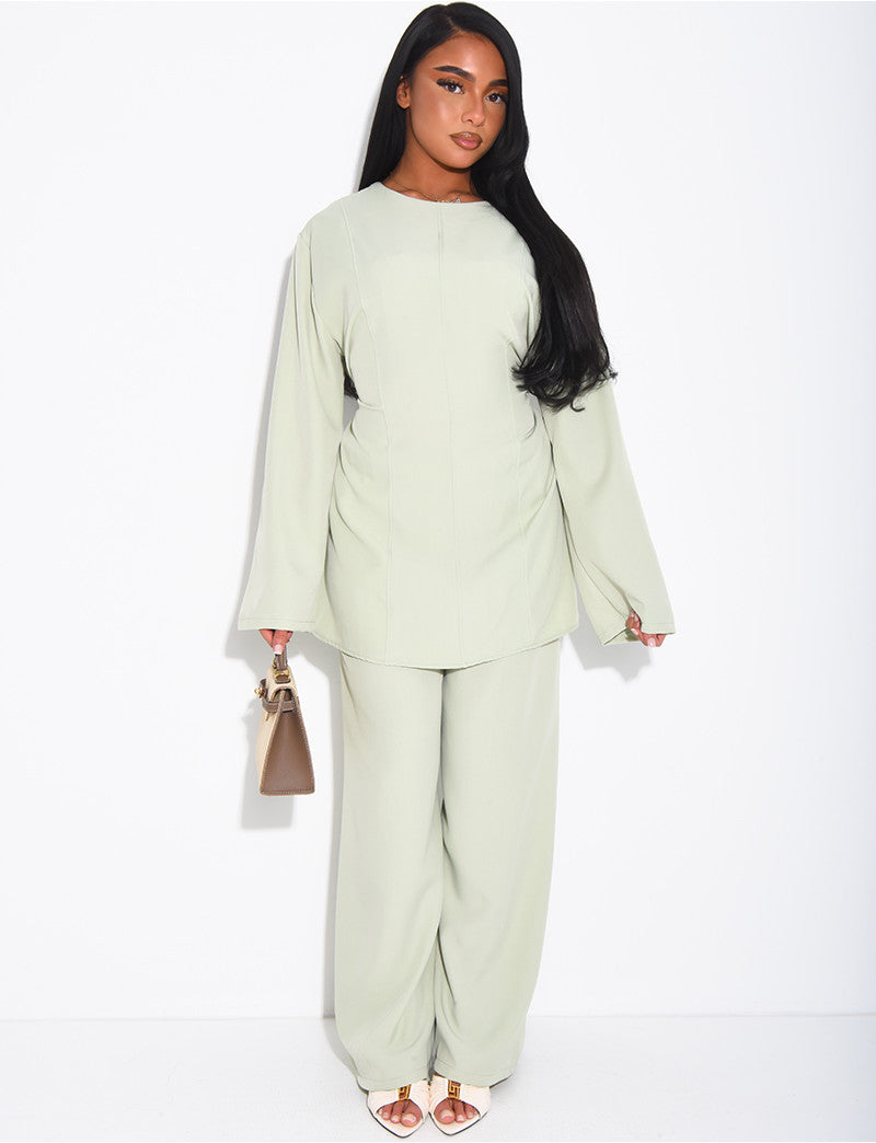 Ensemble pantalon et blouse longue à nouer dans le dos