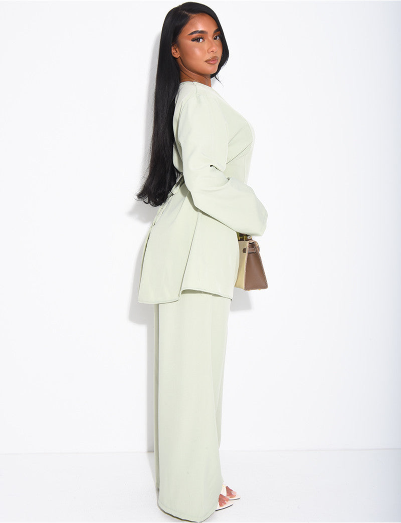 Ensemble pantalon et blouse longue à nouer dans le dos
