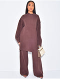 Ensemble pantalon et pull à couture contrastante