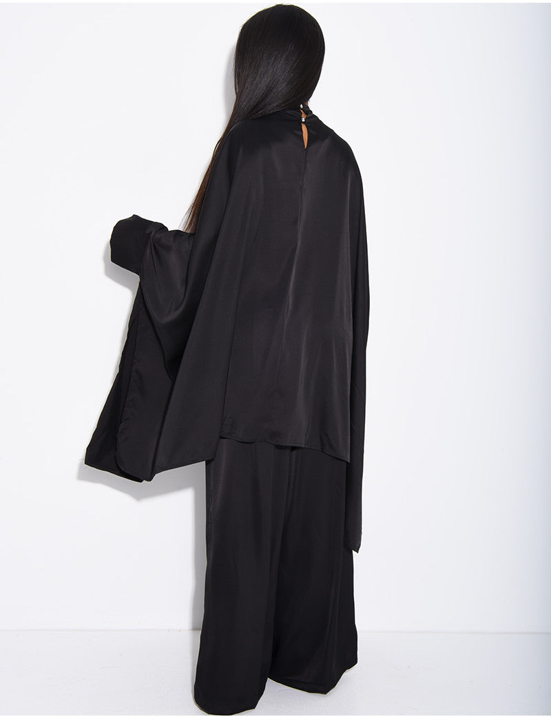 Ensemble pantalon droit et tunique papillon ornée de cristaux
