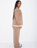 Ensemble veste et pantalon à bordures contrastantes