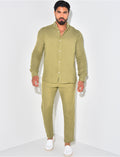 Ensemble pantalon resserré et chemise en coton