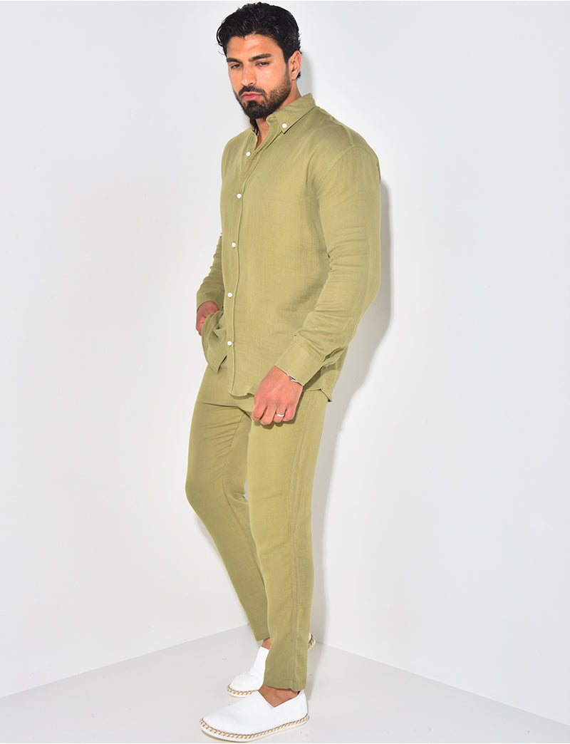 Ensemble pantalon resserré et chemise en coton