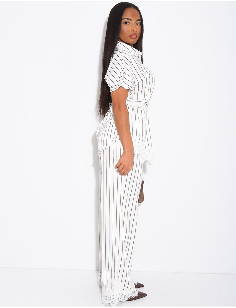 Ensemble en satin rayé pantalon et chemise manches courtes à bordures dentelle