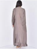 Ensemble robe en satin et cape asymétrique à volants