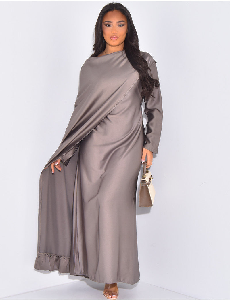 Ensemble robe en satin et cape asymétrique à volants