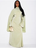 Ensemble robe en satin premium et cape en voile assortie