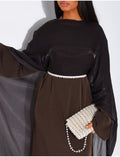 Ensemble robe en satin épais et cape en voile irrisé à bordures perlées